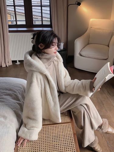 2025年貂皮最新价格是涨是跌?-图1 2025年貂皮最新价格是涨是跌?-图1