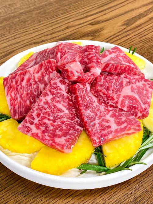 究竟哪种牛肉才是真正的顶级王者？安格斯、和牛还是其他品种？口感、营养与价格如何平衡？-图3