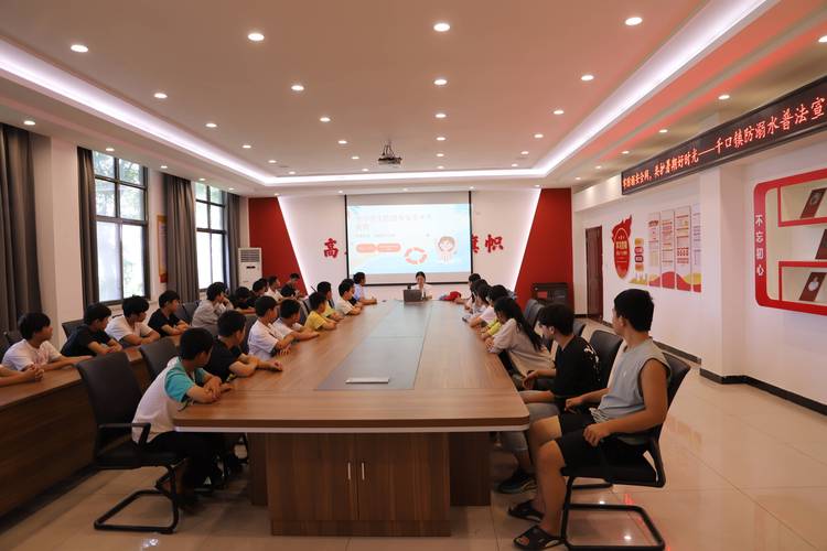 鱼苗繁殖技术培训学校，如何高效培育优质鱼苗？-图1